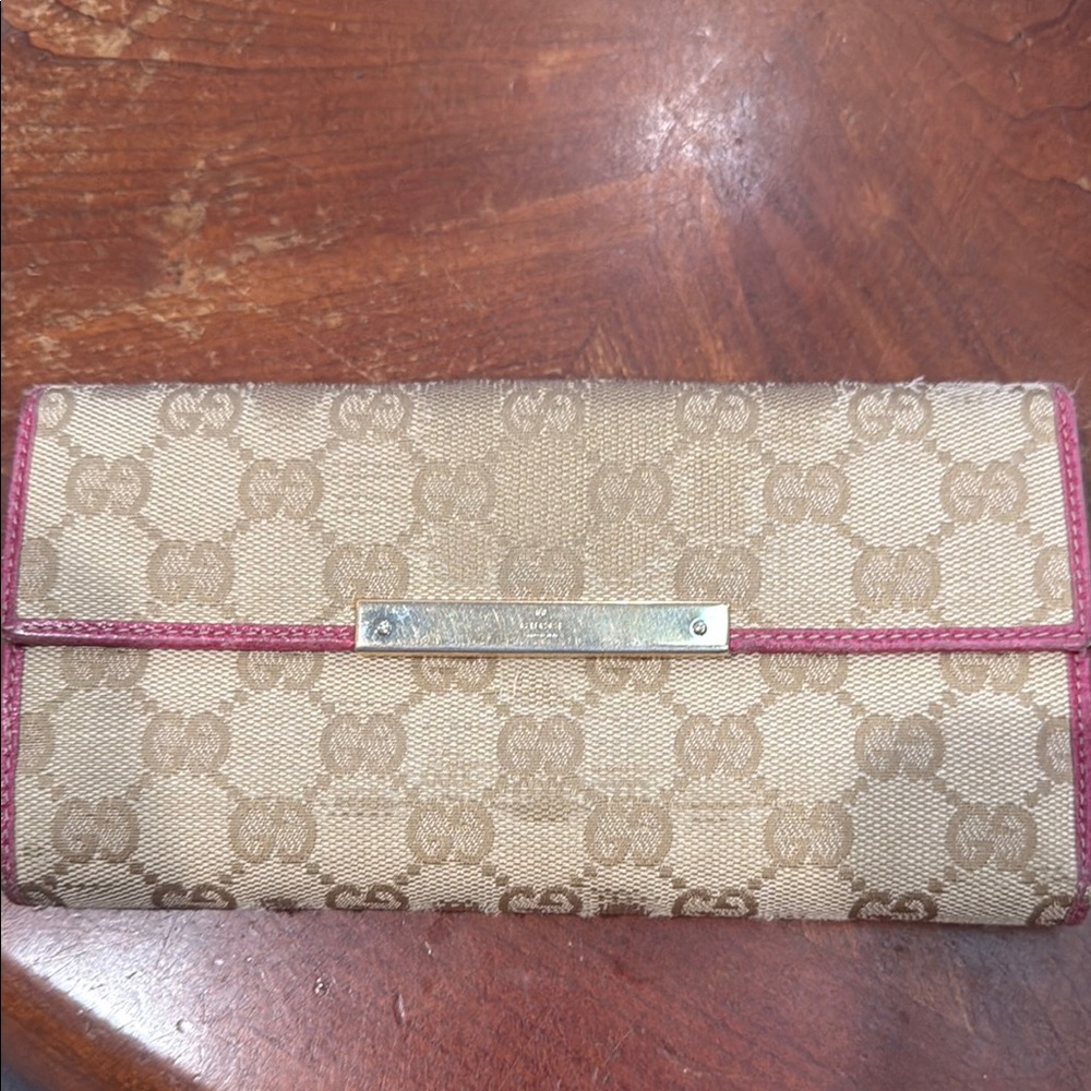 Gucci Beige and Pink Women's Wallet